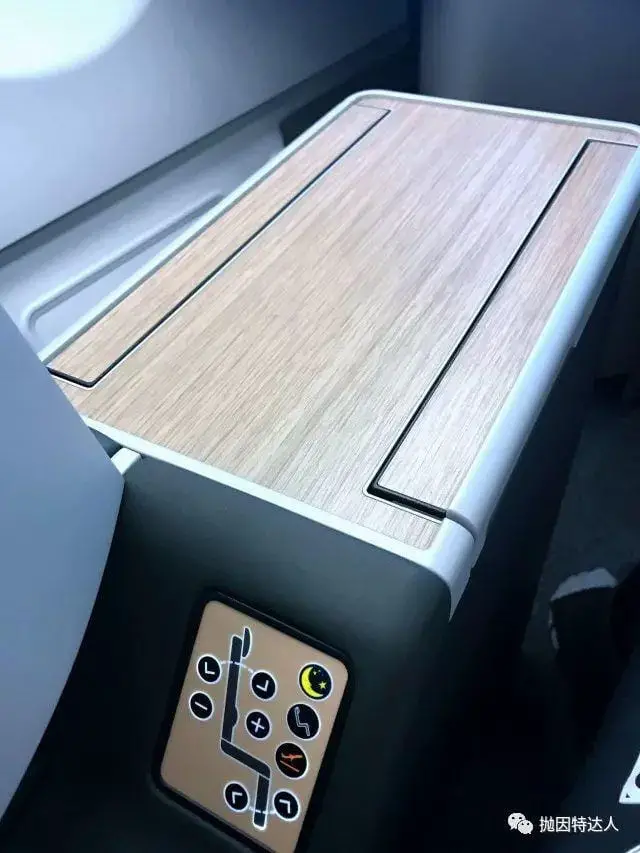 五星级航司全新A330 - 长荣航空HKG - TPE(香港 - 台北)商务舱体验报告 五星级航司全新A330 - 长荣航空HKG - TPE(香港 - 台北)商务舱体验报告