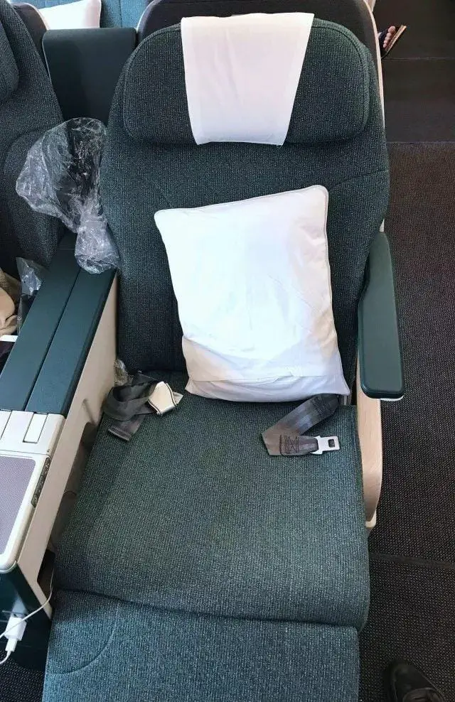 舌尖上的短途飞行 - 国泰港龙航空HKG - CNX(香港 - 清迈)商务舱体验报告 舌尖上的短途飞行 - 国泰港龙航空HKG - CNX(香港 - 清迈)商务舱体验报告