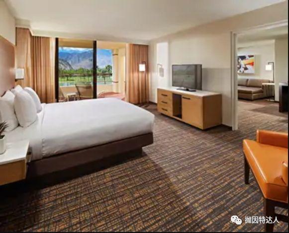 《酒店Bug价！- 133美元入住加州度假胜地Palm Springs希尔顿逸林酒店行政套房》