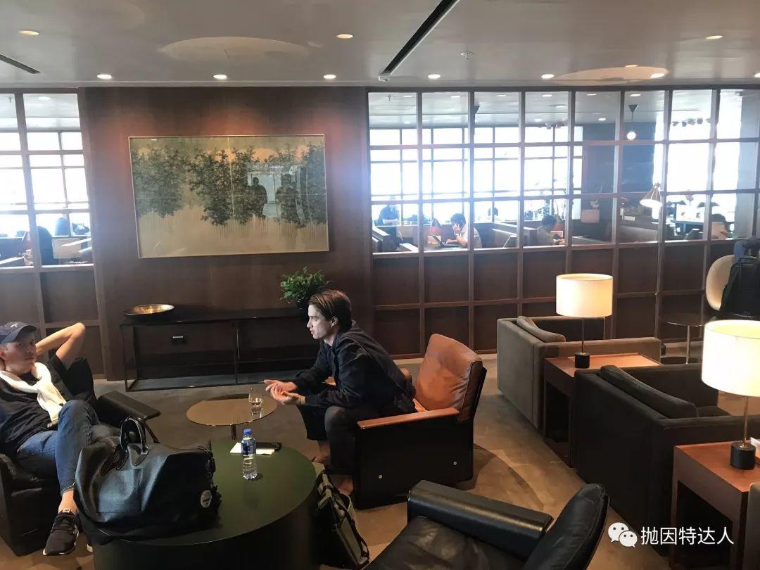 《主场优势 - 国泰航空香港机场四大商务舱休息室大巡礼》