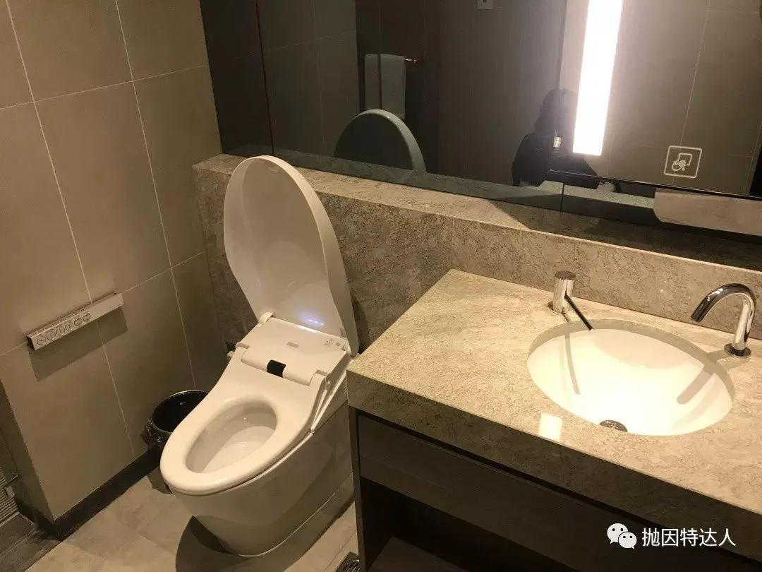 Priority Pass中国最佳休息室之一 - 上海浦东机场77号东航环亚休息室体验报告 Priority Pass中国最佳休息室之一 - 上海浦东机场77号东航环亚休息室体验报告