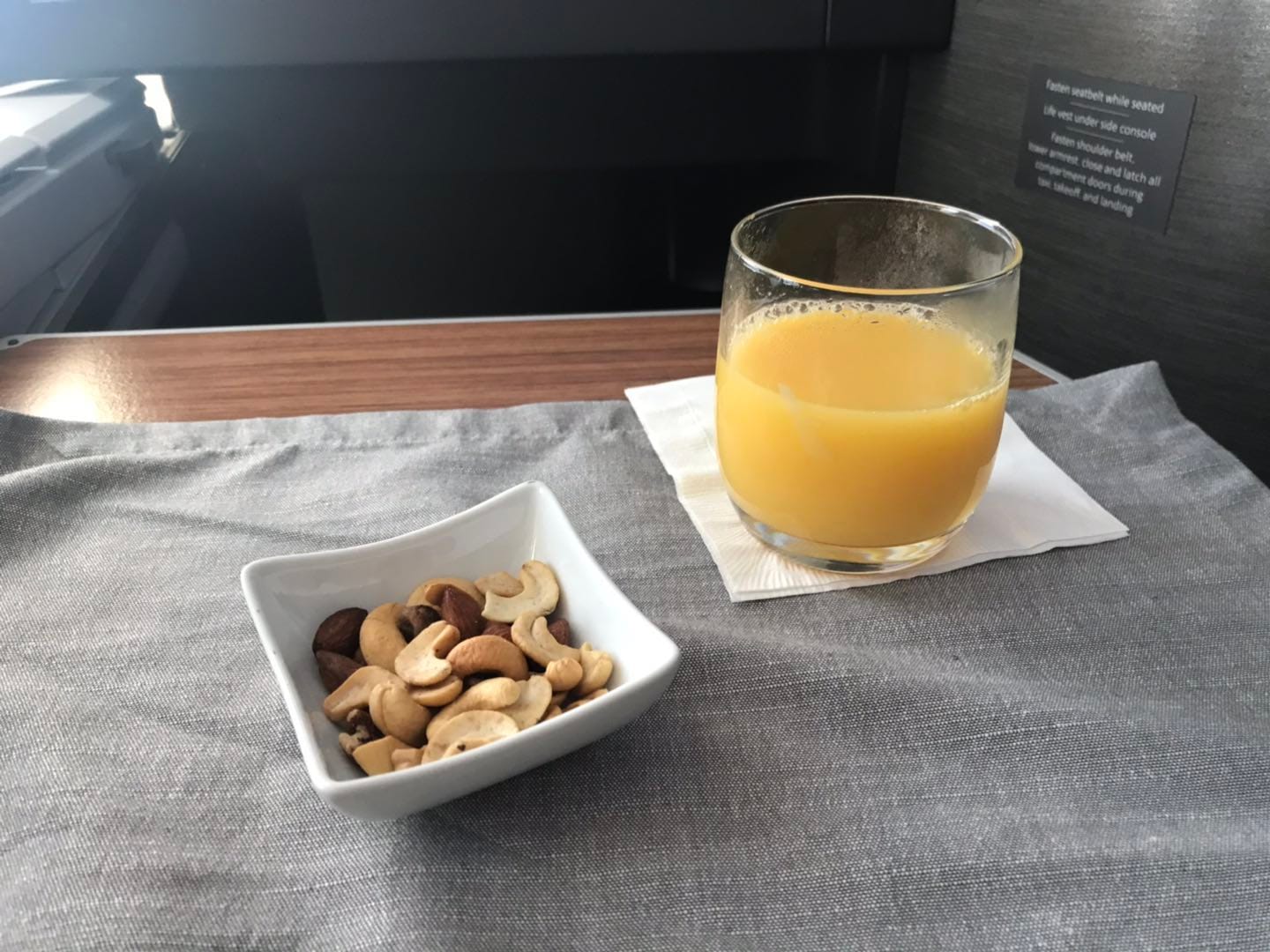 贫穷PhD的商务舱初体验 - 美国航空AA B787-9(洛杉矶 - 上海) 商务舱报告 25 C:\Users\tsw05\AppData\Local\Temp\WeChat Files\4073702012615767.jpg