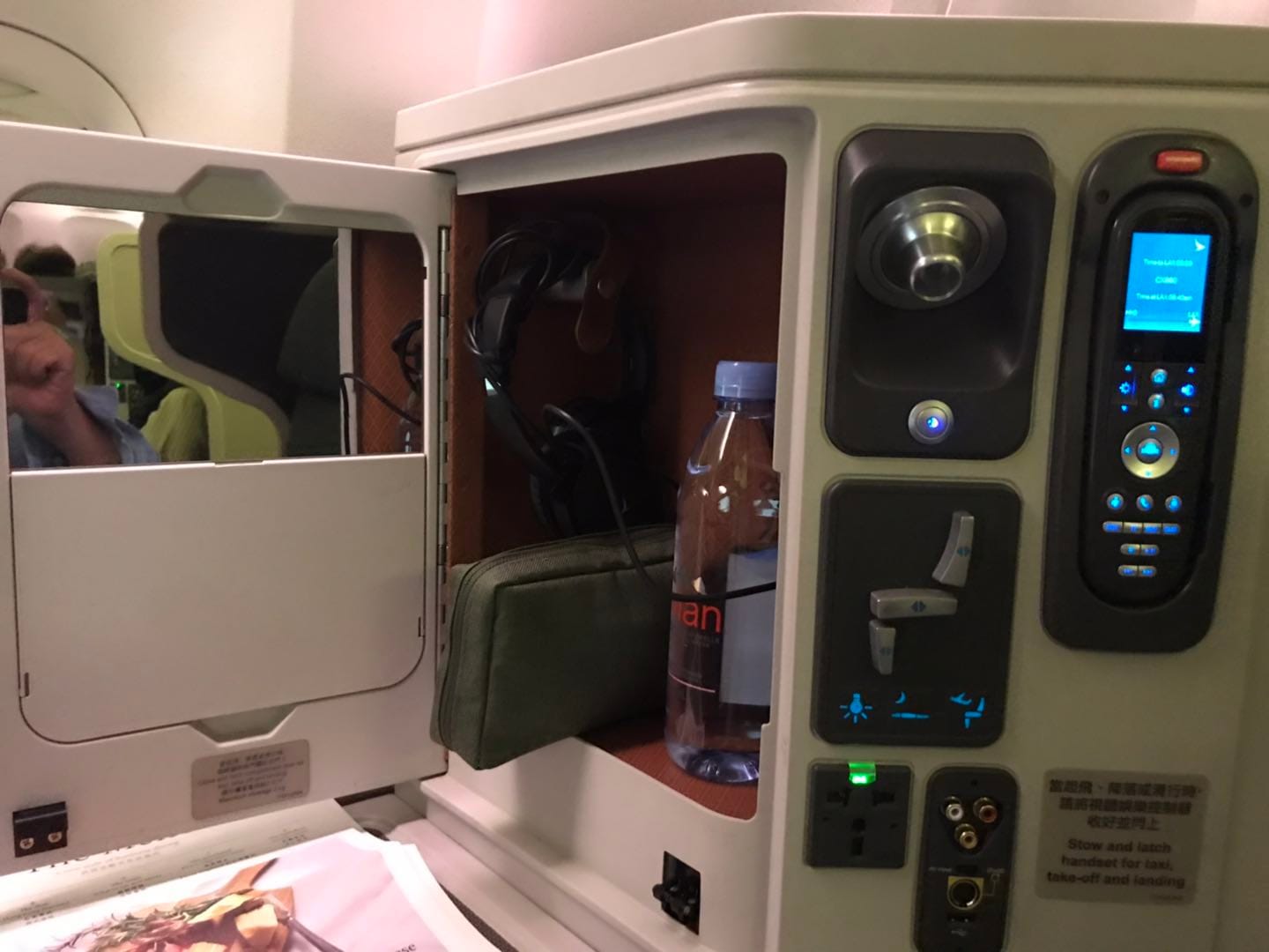 午夜飞行——并不是那么完美的国泰B777-300ER(香港 – 洛杉矶) 商务舱报告 6 C:\Users\tsw05\AppData\Local\Temp\WeChat Files\219155977258444242.jpg