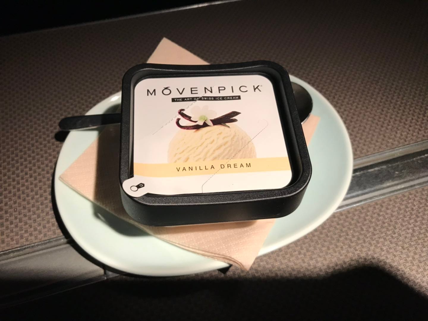 午夜飞行——并不是那么完美的国泰B777-300ER(香港 – 洛杉矶) 商务舱报告 15 C:\Users\tsw05\AppData\Local\Temp\WeChat Files\62441008815802326.jpg