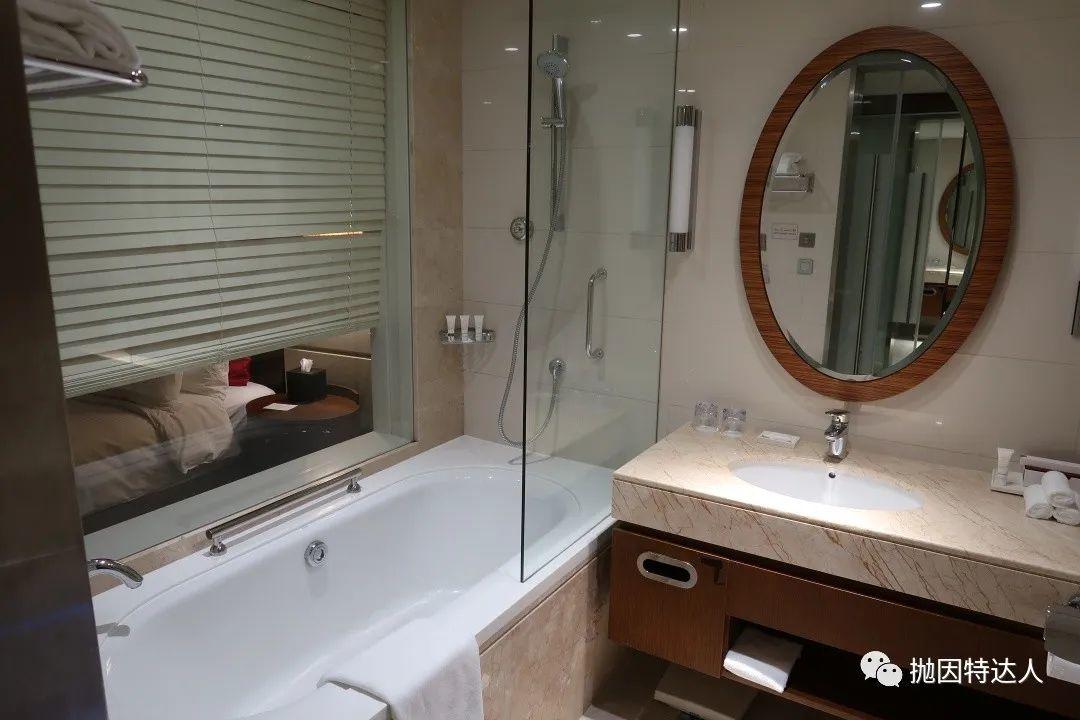 《50美元不到的五星级酒店体验 - 多哈商业园皇冠假日酒店入住体验报告》