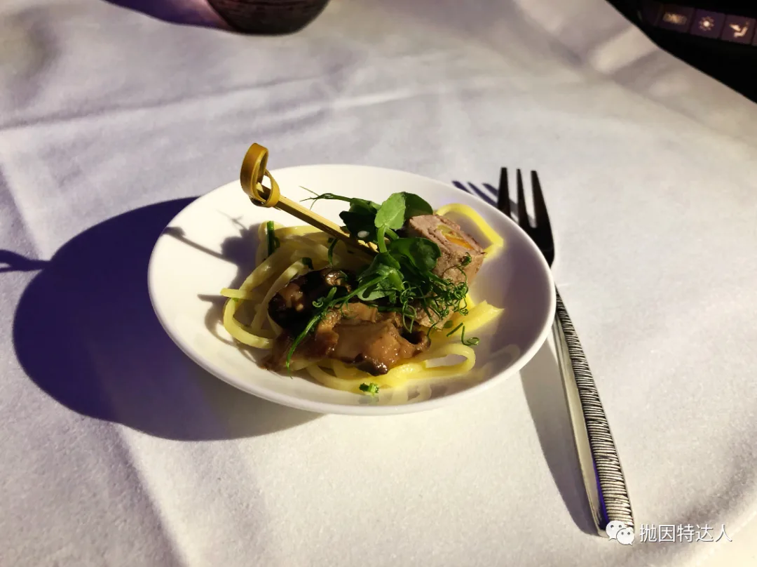 全球最佳商务舱体验如何？卡塔尔航空B777w DOH - BKK（多哈 - 曼谷）Qsuite商务舱体验报告