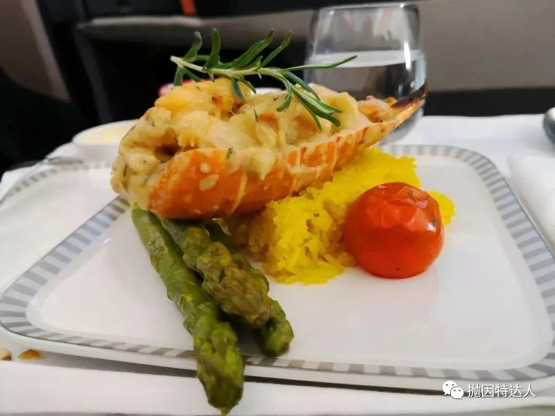 这可能是兑换全球最长航线商务舱 + 环球之旅的不二机会 这可能是兑换全球最长航线商务舱 + 环球之旅的不二机会