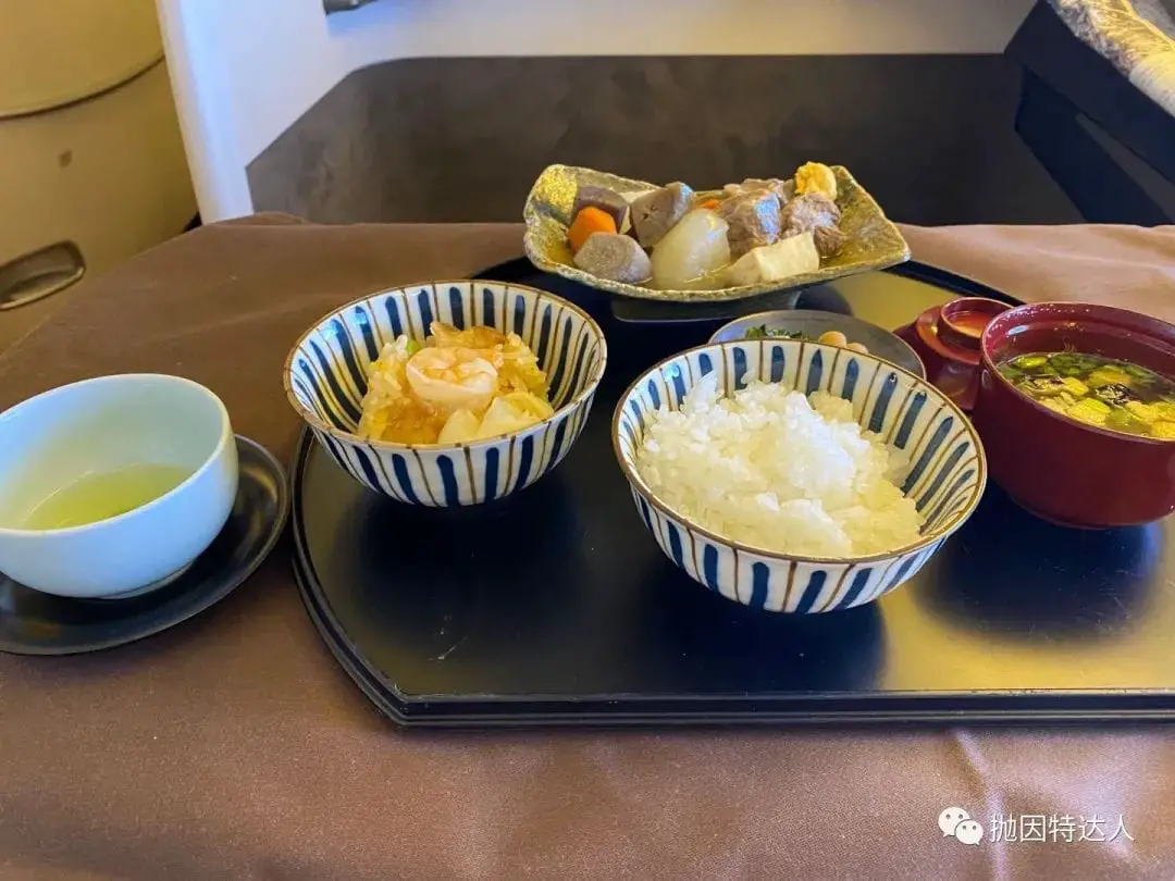 《空中最强饕餮盛宴 - 日本航空777-300ER（纽约 - 成田）头等舱体验报告》