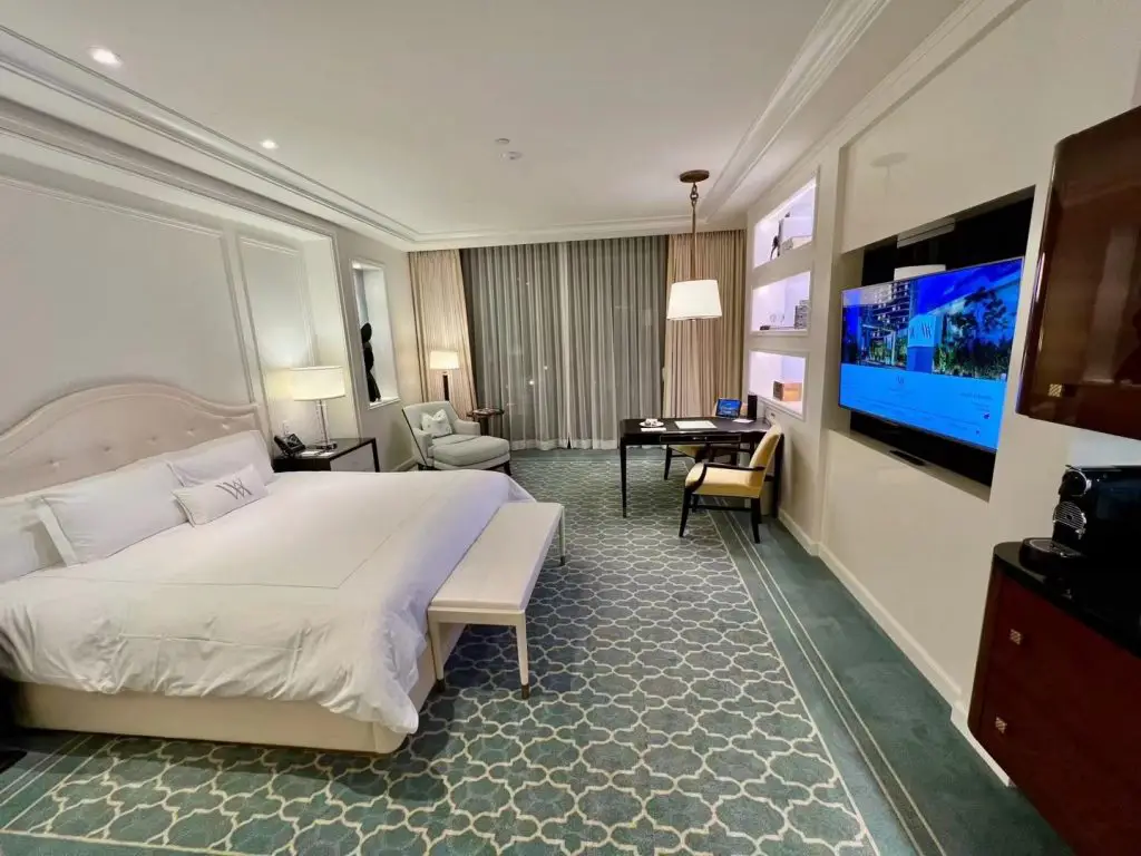 130K点数 + 无限制免房券超强开卡奖励 - Amex Hilton Honors Surpass信用卡