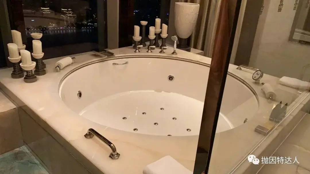 总统套房极致体验!上海浦东丽思卡尔顿酒店入住体验报告 总统套房极致体验!上海浦东丽思卡尔顿酒店入住体验报告