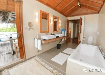 马尔代夫五星级度假酒店水屋一年无限住？！