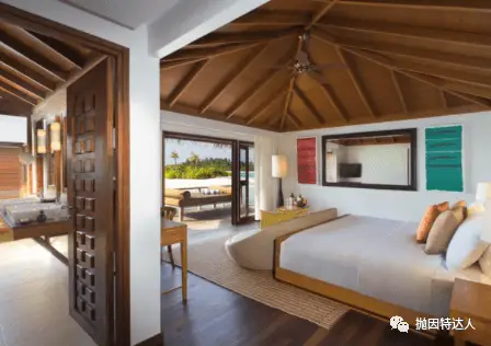 马尔代夫五星级度假酒店水屋一年无限住？！