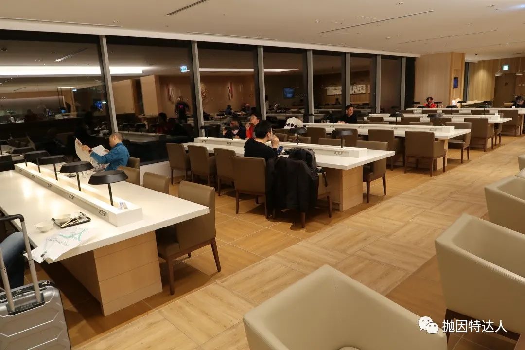 《翻新后的闪亮登场 - 日本航空东京羽田机场（HND）Sakura Lounge体验报告》