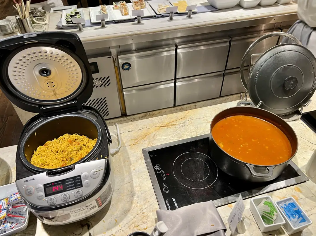 高卡遍地爬，行政酒廊宛如菜市场，分享一下跨年夜经历