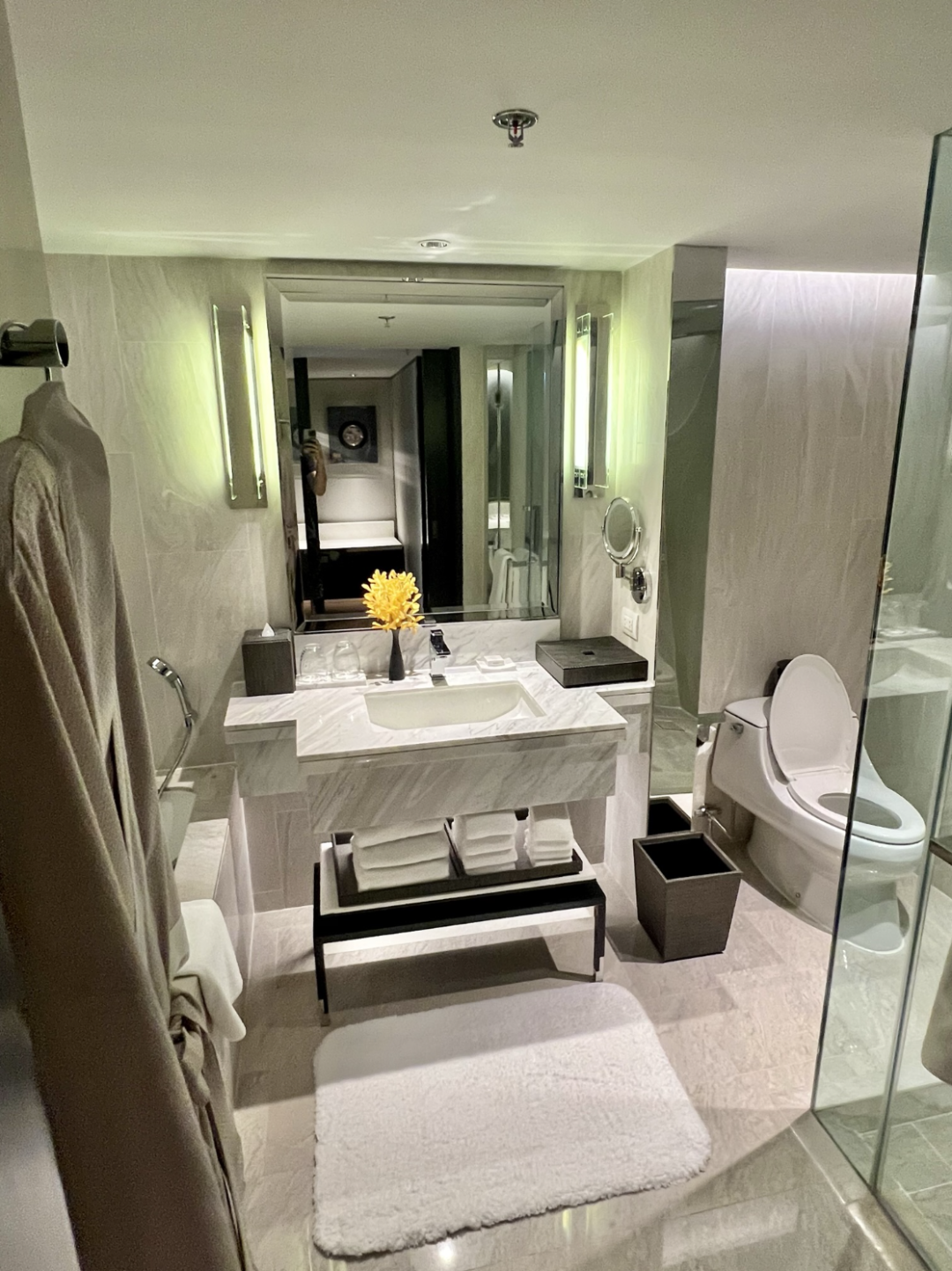 高卡遍地爬，行政酒廊宛如菜市场，分享一下跨年夜经历