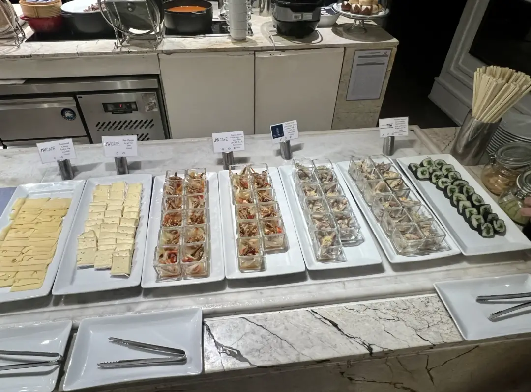 高卡遍地爬，行政酒廊宛如菜市场，分享一下跨年夜经历