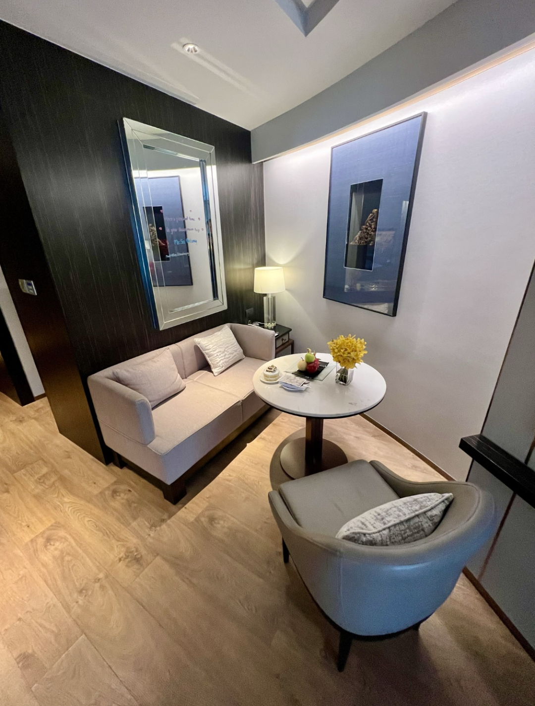 高卡遍地爬，行政酒廊宛如菜市场，分享一下跨年夜经历