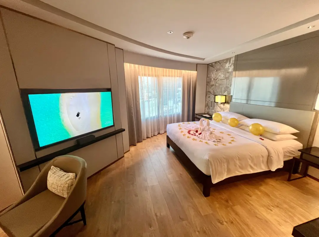 高卡遍地爬，行政酒廊宛如菜市场，分享一下跨年夜经历