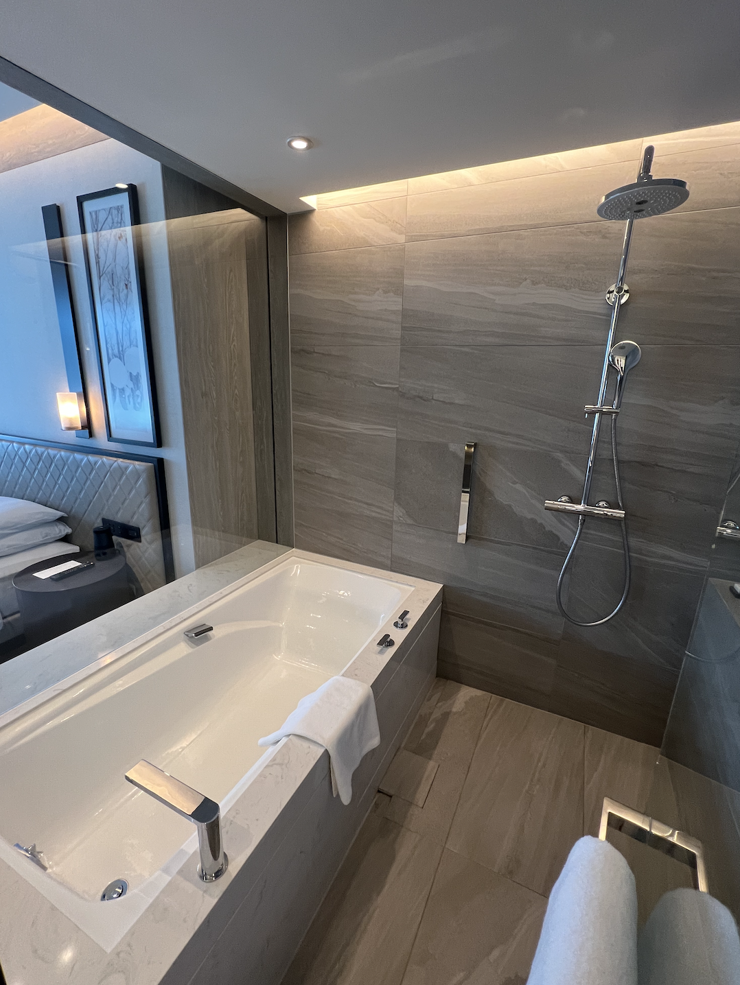 又被万豪渣IT Bonvoyed了，已取消预定莫名其妙“复活”了，差点被坑2000美元