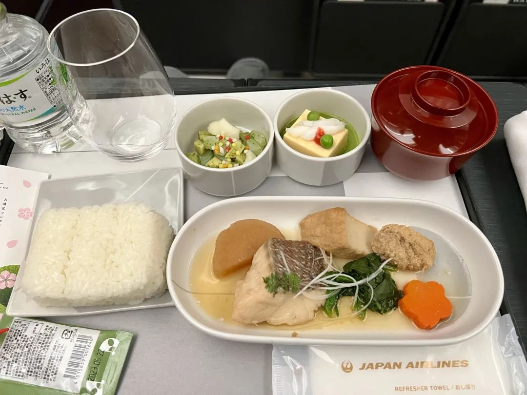 《日航日本境内头等舱原来这么高级 - 日本航空A350-900（大阪伊丹 - 东京羽田）头等舱体验报告》