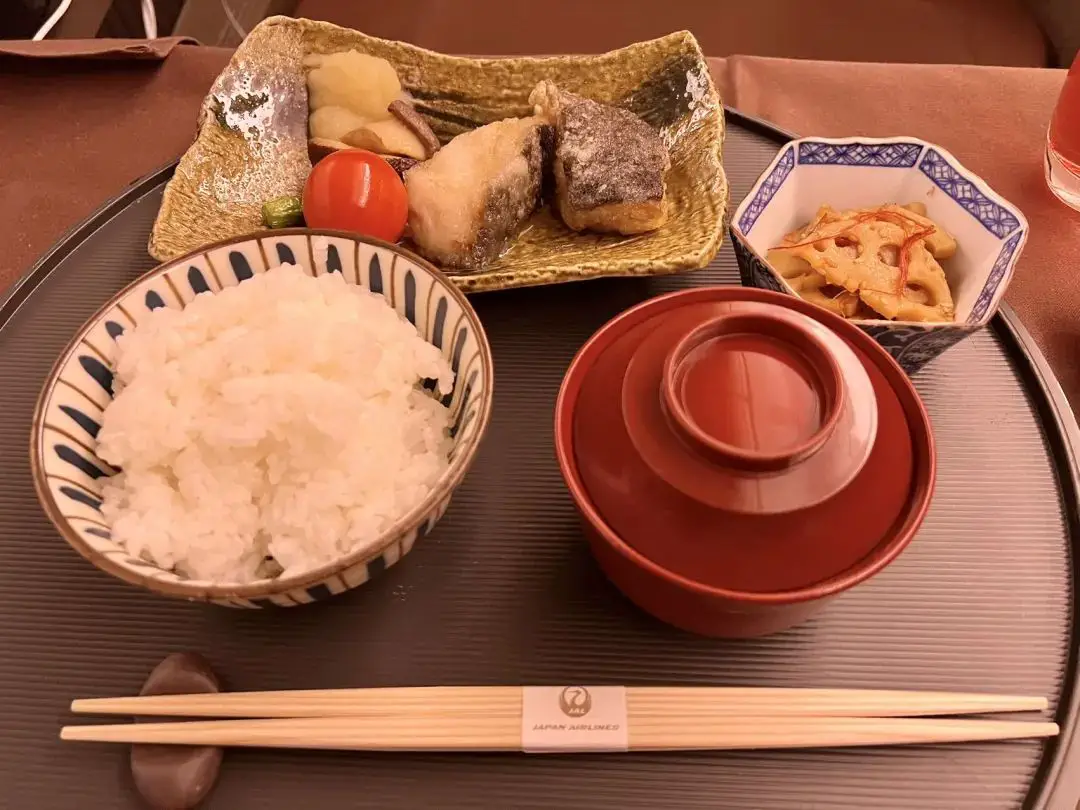 《空中米三，头等舱最强餐饮 - 日本航空 B777-300ER（东京羽田 - 芝加哥）头等舱体验报告》