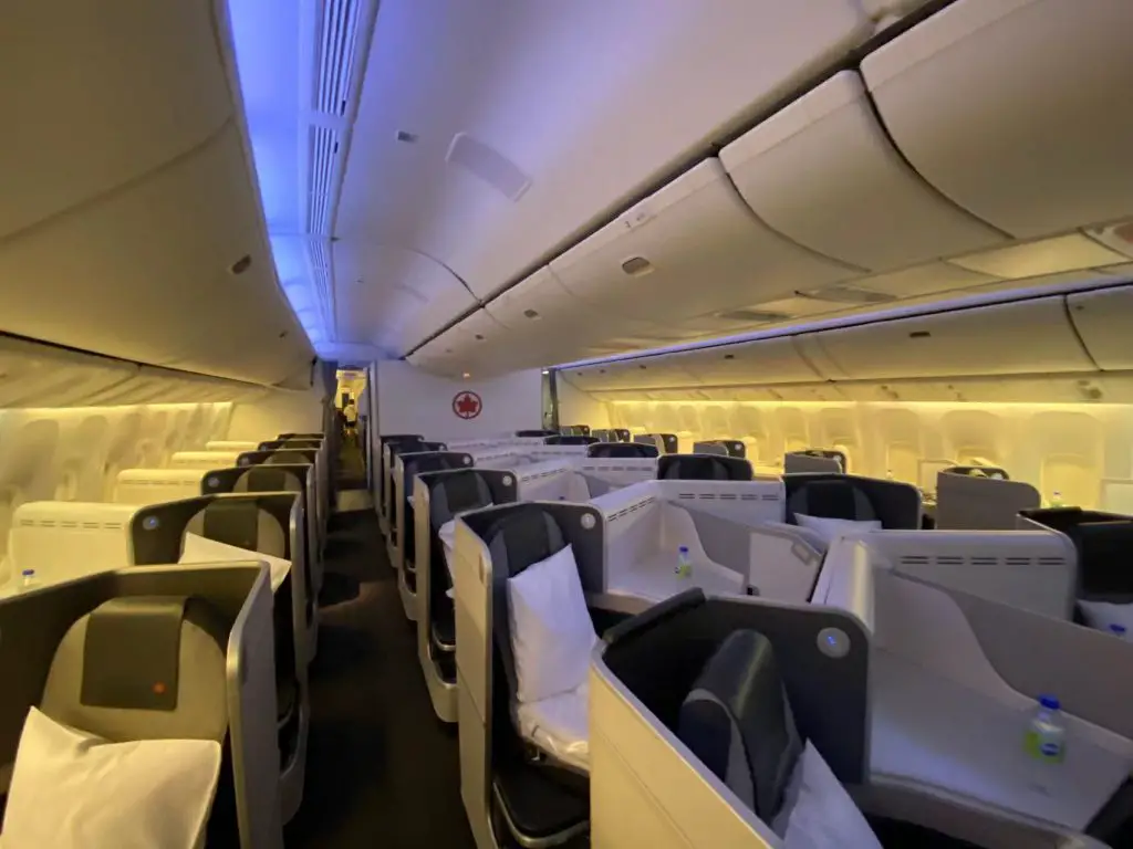 铁公鸡又放票了，倒挂Saver等级商务舱里程票又来了，红叶季躺飞日本，还可以用来回国