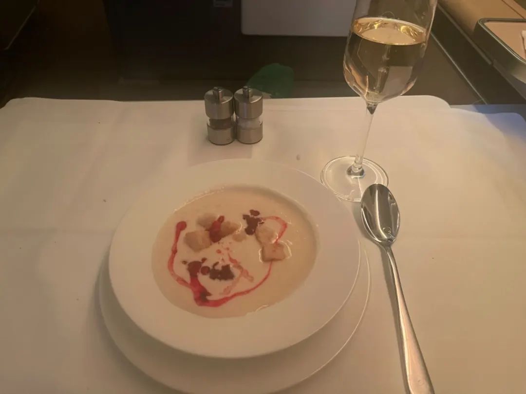 说走就走，寒假旺季通过里程拿下极致奢华的汉莎头等舱回国，这体验太绝了！