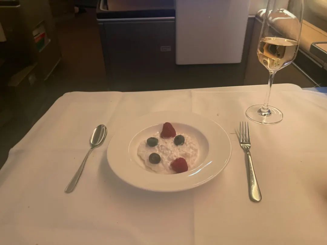 说走就走，寒假旺季通过里程拿下极致奢华的汉莎头等舱回国，这体验太绝了！