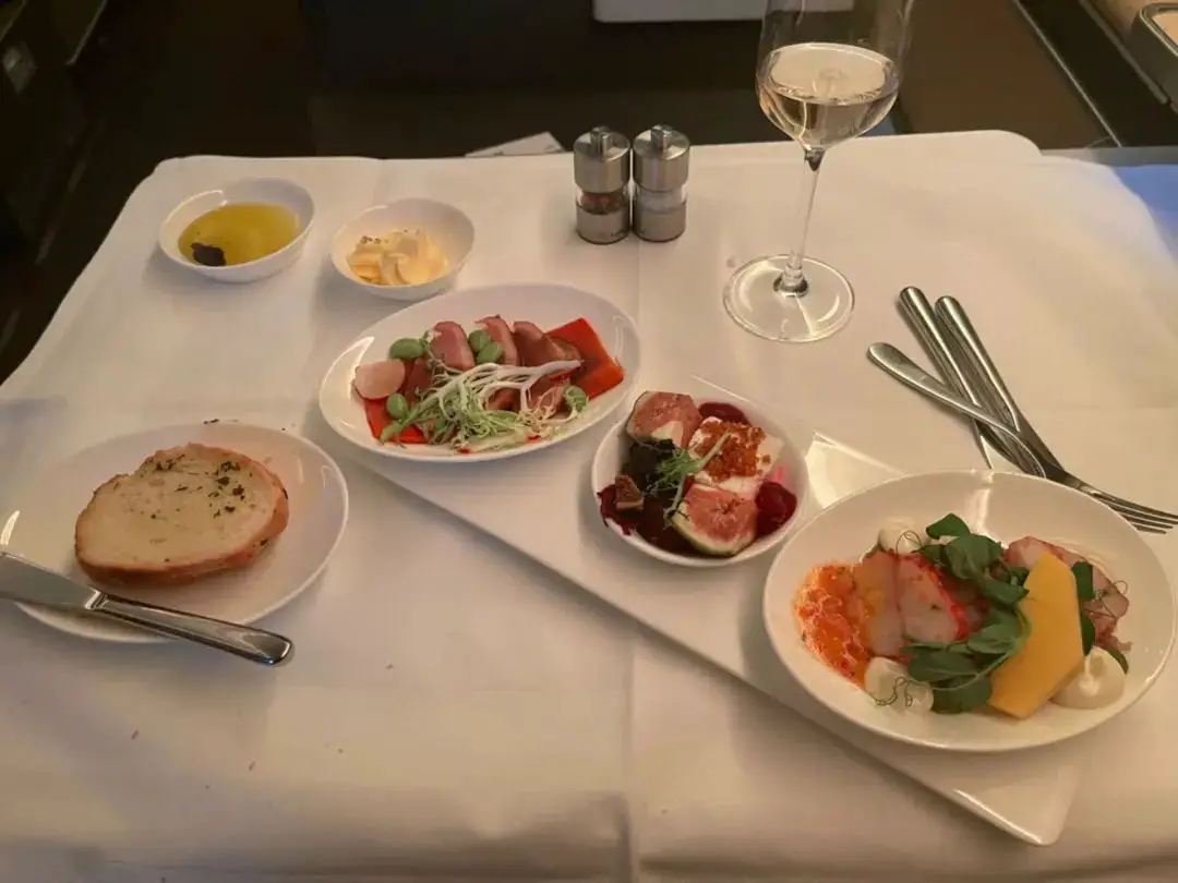 说走就走，寒假旺季通过里程拿下极致奢华的汉莎头等舱回国，这体验太绝了！