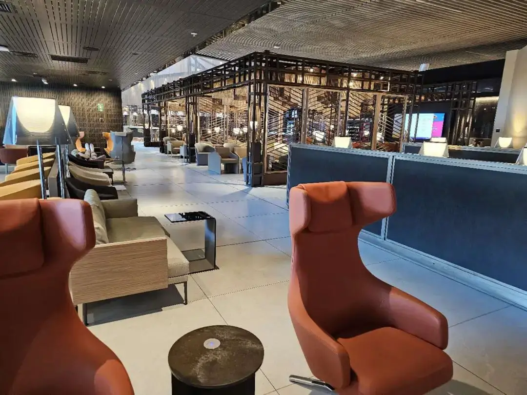 45K里程兑换10小时平躺商务舱，全年有票，赶快在下个月里程贬值前完成兑换