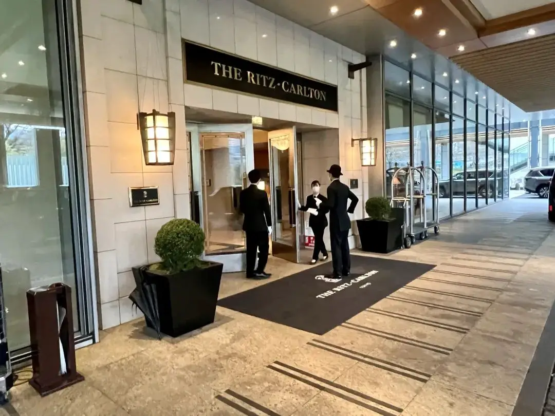 《免费早餐 + 直升行政套房 - 东京丽思卡尔顿酒店（The Ritz-Carlton, Tokyo）入住体验》