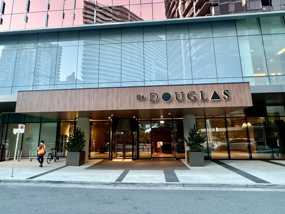 100+平方米超大套房vs北美中式酒店之巅峰,长周末游玩温哥华,哪家体验更出色? 100+平方米超大套房vs北美中式酒店之巅峰,长周末游玩温哥华,哪家体验更出色?