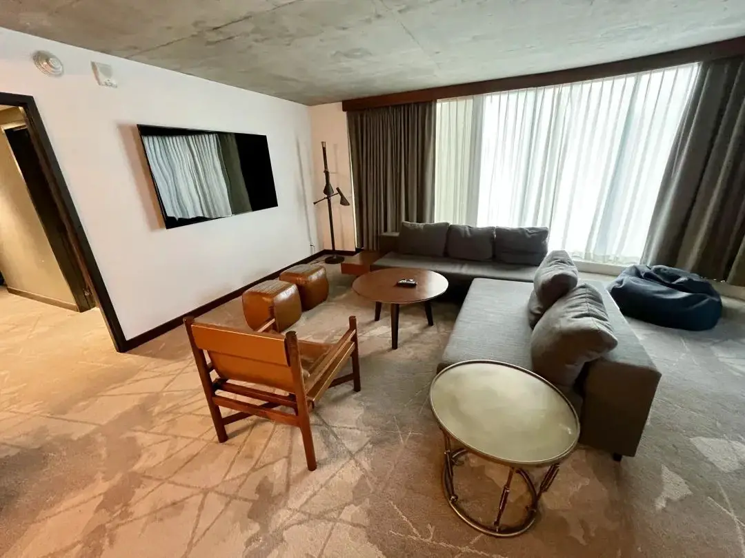 100+平方米超大套房vs北美中式酒店之巅峰,长周末游玩温哥华,哪家体验更出色? 100+平方米超大套房vs北美中式酒店之巅峰,长周末游玩温哥华,哪家体验更出色?