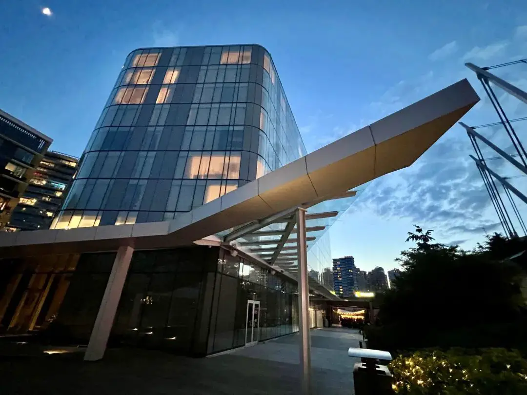 100+平方米超大套房vs北美中式酒店之巅峰,长周末游玩温哥华,哪家体验更出色? 100+平方米超大套房vs北美中式酒店之巅峰,长周末游玩温哥华,哪家体验更出色?