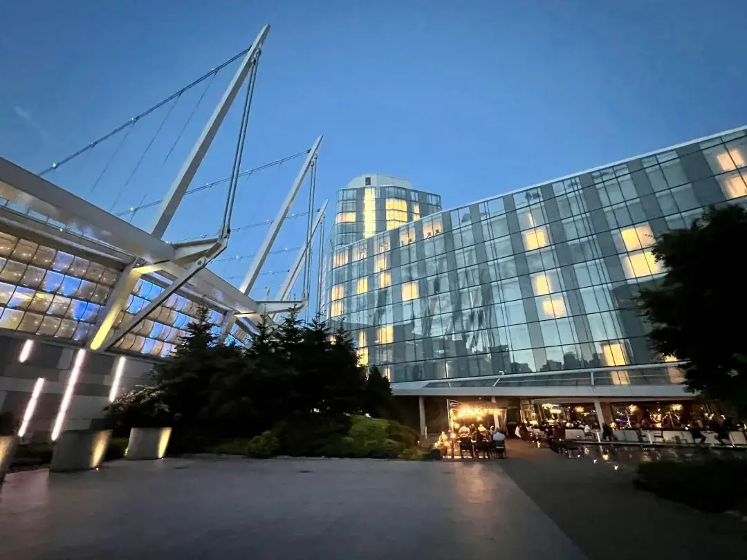 100+平方米超大套房vs北美中式酒店之巅峰,长周末游玩温哥华,哪家体验更出色? 100+平方米超大套房vs北美中式酒店之巅峰,长周末游玩温哥华,哪家体验更出色?