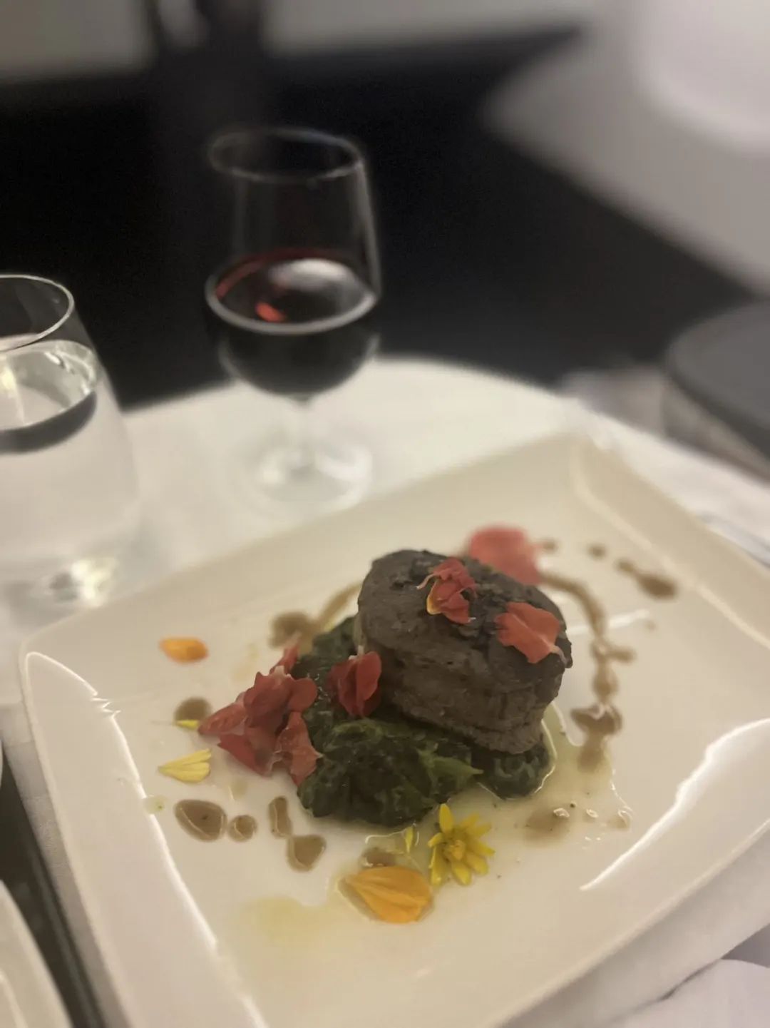 大概是中美最低价商务舱,仅需2300美元即可往返中美,开学/放假旺季同样适用 10 大概是中美最低价商务舱,仅需2300美元即可往返中美,而且开学/放假旺季同样适用