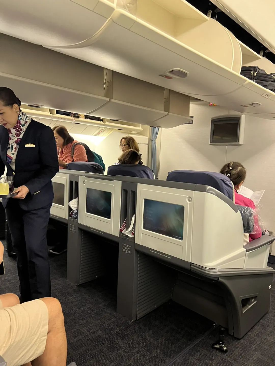 大概是中美最低价商务舱,仅需2300美元即可往返中美,开学/放假旺季同样适用 8 大概是中美最低价商务舱,仅需2300美元即可往返中美,而且开学/放假旺季同样适用