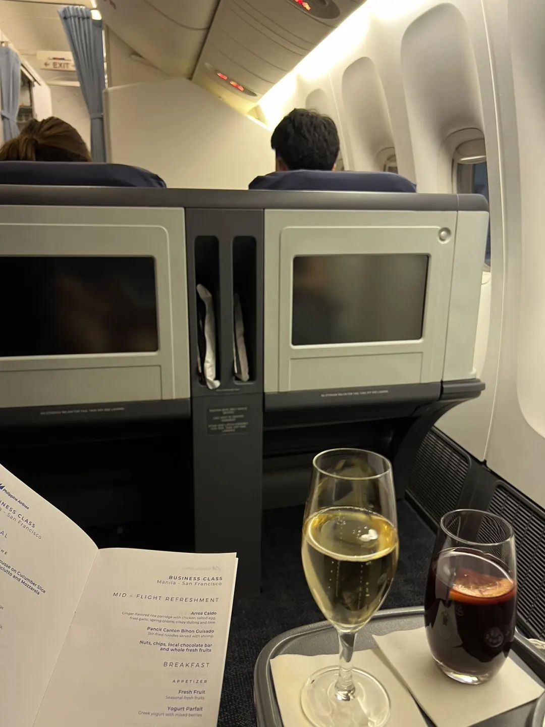 大概是中美最低价商务舱,仅需2300美元即可往返中美,开学/放假旺季同样适用 9 大概是中美最低价商务舱,仅需2300美元即可往返中美,而且开学/放假旺季同样适用