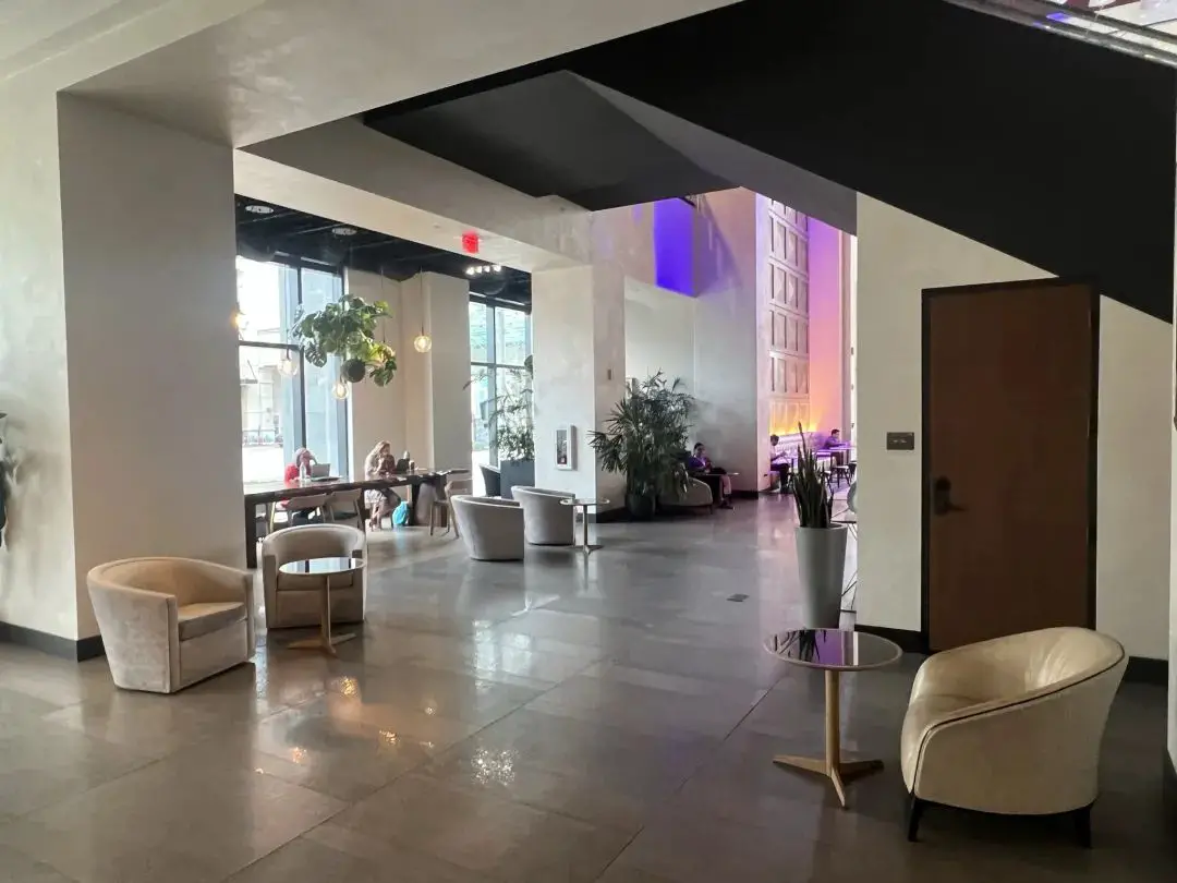 从一言难尽到充满惊喜,新酒店+升套房缺一不可,这大概是这家JW万豪最佳的打开方式了 从一言难尽到充满惊喜,新酒店+升套房缺一不可,这大概是这家JW万豪最佳的打开方式了