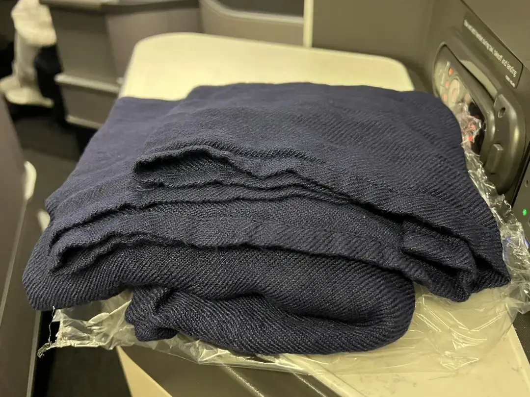 短途境内航班居然飞到了最佳B767商务舱，感恩这次终于没碰到降舱 / 坏座椅