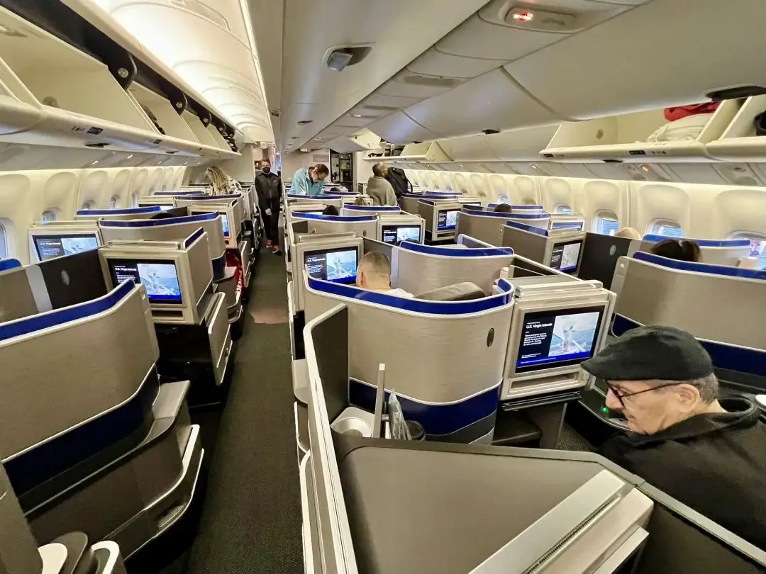 短途境内航班居然飞到了最佳B767商务舱，感恩这次终于没碰到降舱 / 坏座椅