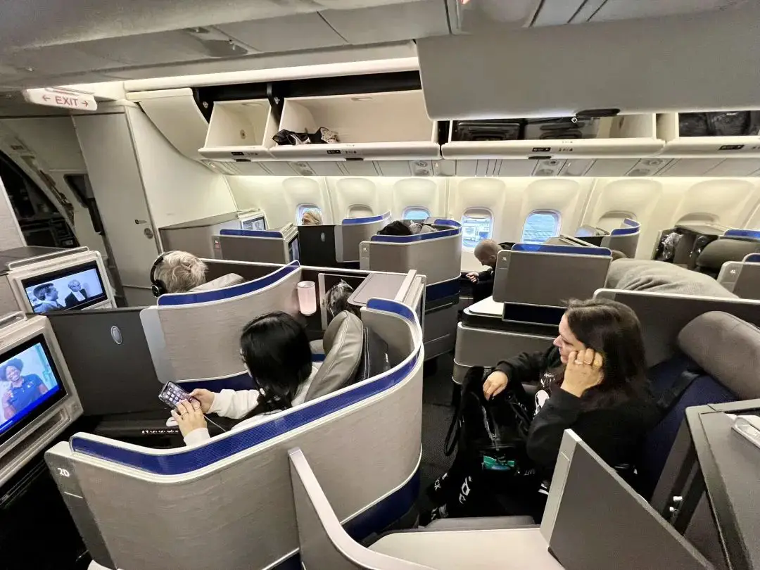 短途境内航班居然飞到了最佳B767商务舱，感恩这次终于没碰到降舱 / 坏座椅