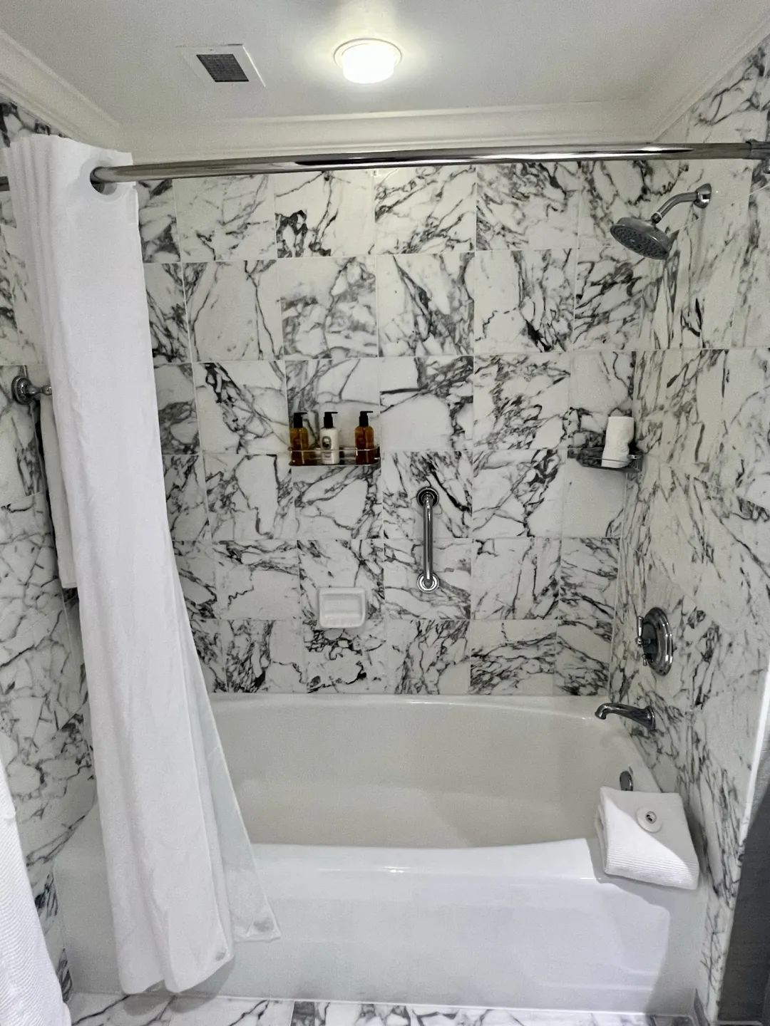 万豪40K免房券居然住到了水准不错的丽思卡尔顿，然而本来到手的套房没了……