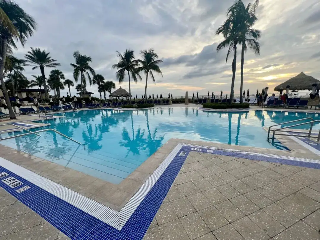 万豪40K免房券居然住到了水准不错的丽思卡尔顿，然而本来到手的套房没了……