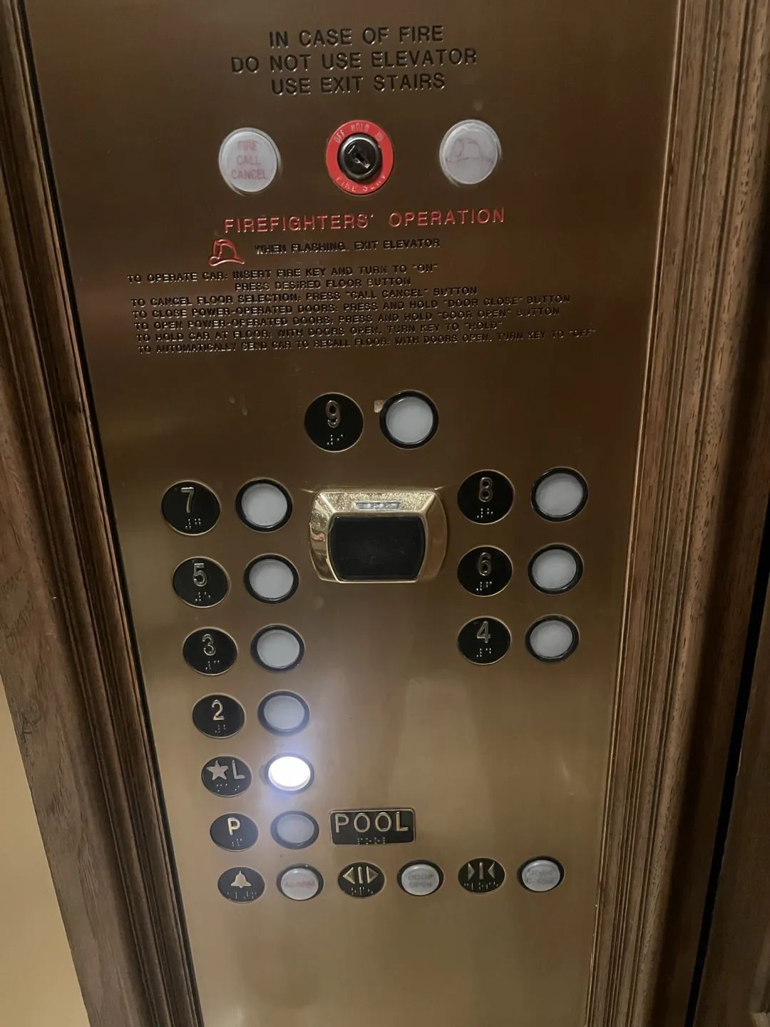 万豪40K免房券居然住到了水准不错的丽思卡尔顿，然而本来到手的套房没了……