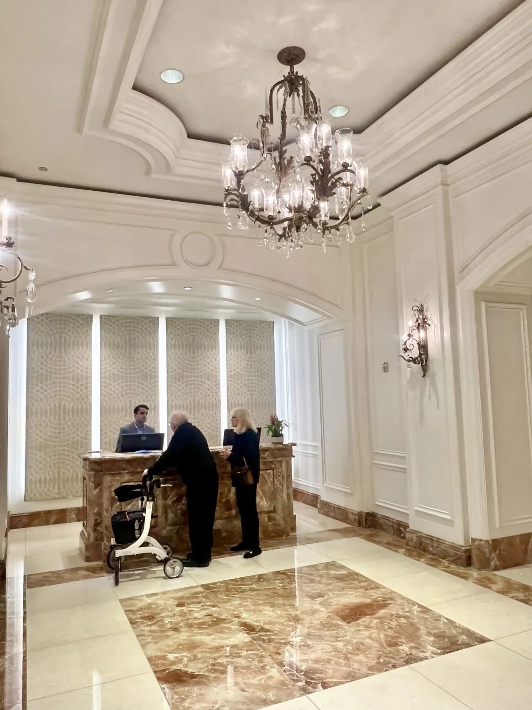 万豪40K免房券居然住到了水准不错的丽思卡尔顿，然而本来到手的套房没了……