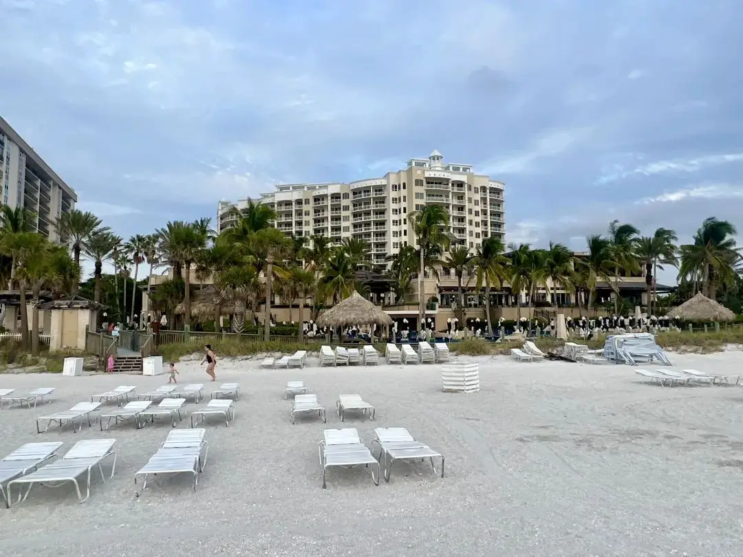 万豪40K免房券居然住到了水准不错的丽思卡尔顿，然而本来到手的套房没了……