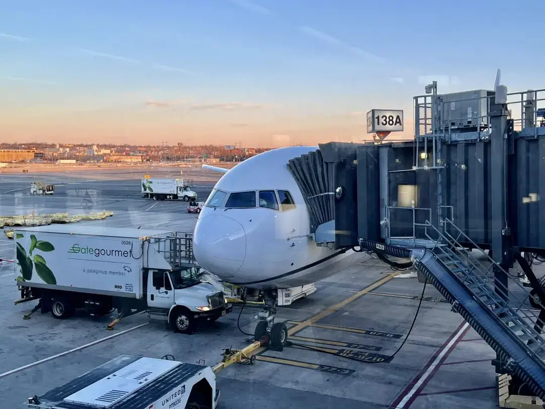 短途境内航班居然飞到了最佳B767商务舱，感恩这次终于没碰到降舱 / 坏座椅