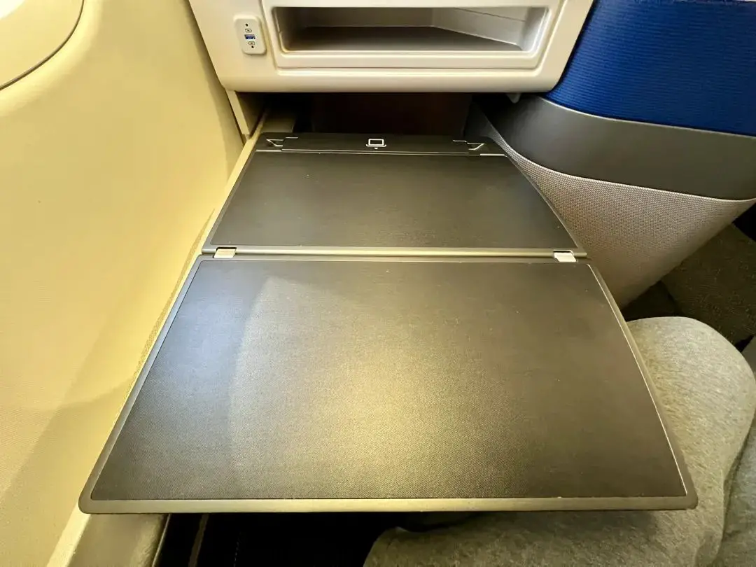 短途境内航班居然飞到了最佳B767商务舱，感恩这次终于没碰到降舱 / 坏座椅