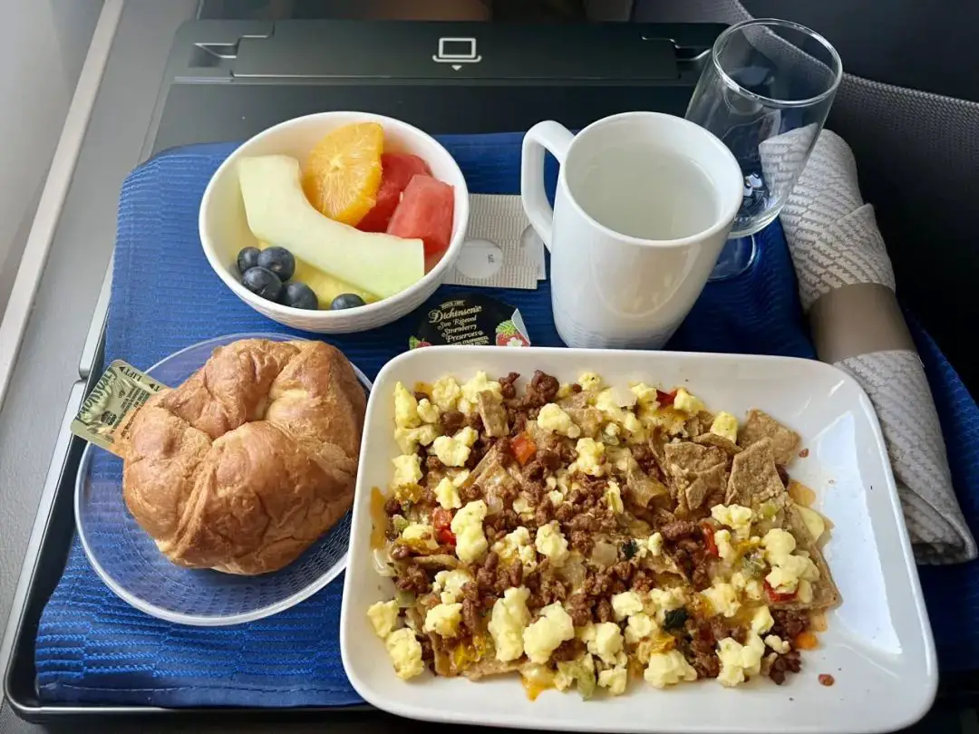 短途境内航班居然飞到了最佳B767商务舱，感恩这次终于没碰到降舱 / 坏座椅